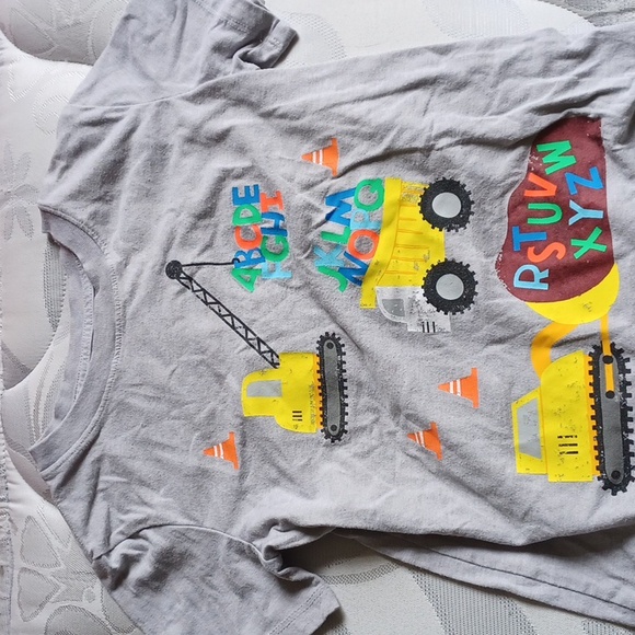 Bundle of 16 boys short sleeve tee shirts 5T, Old Navy, GAP, Garanamials… - Picture 14 of 16